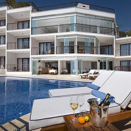 Highclere And (adults Only) ホテル 3*