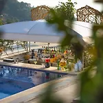 Highclere And (adults Only) Otel