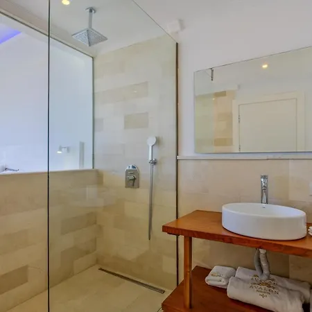 Highclere And (adults Only)