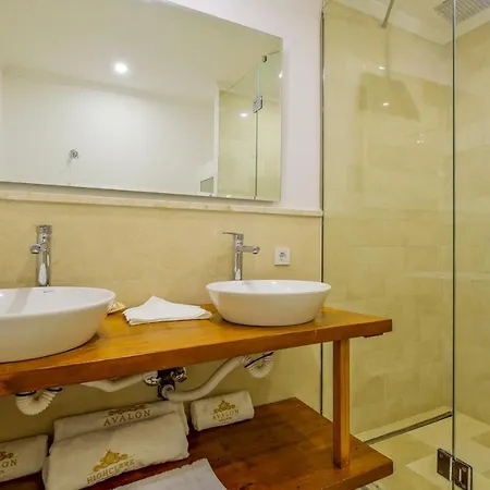 Highclere And (adults Only) 3*