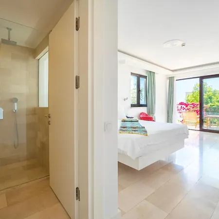 מלון Highclere And (adults Only) 3*