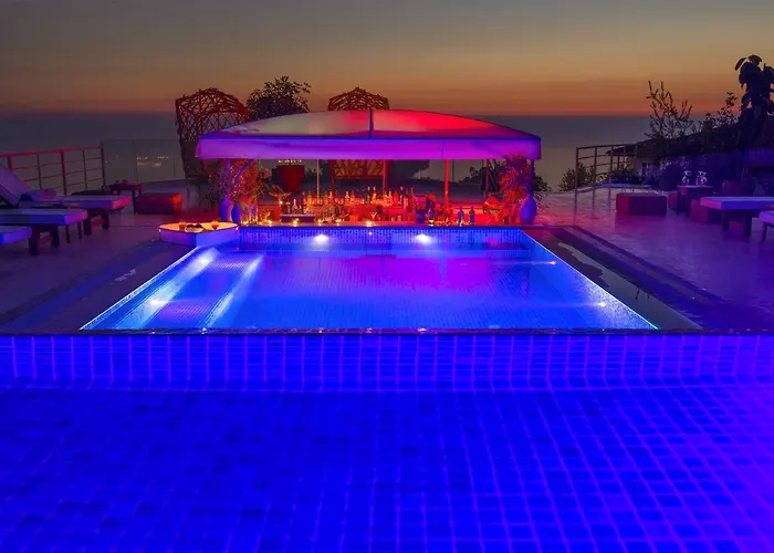 Highclere And (adults Only) Szálloda