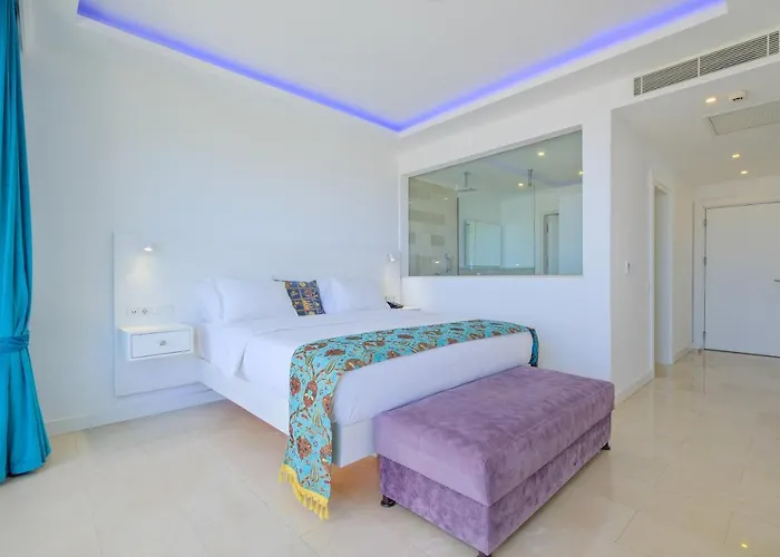 מלון Highclere And (adults Only)