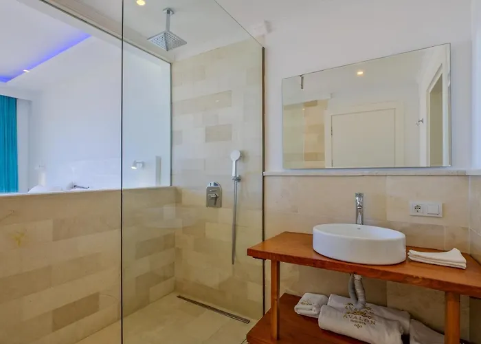 Highclere And (adults Only)